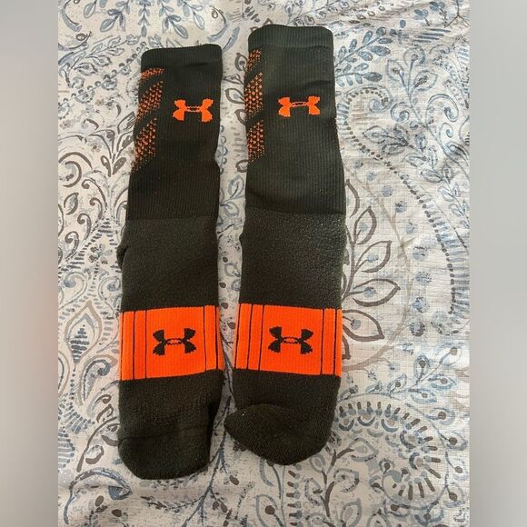Under Armour Men's Black and Orange Socks - Picture 1 of 3
